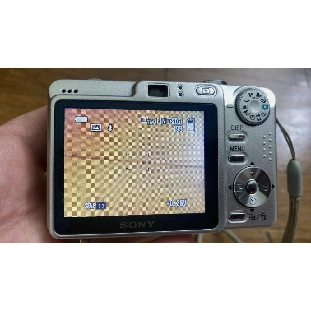 Sony Cyber-Shot DSC-W55 Silver 7.2 Mega Pixels Digital Camera Battery & Charger